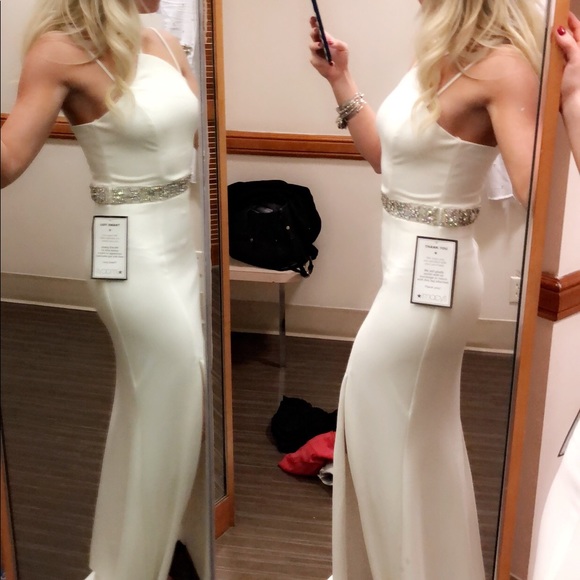 White gown - Picture 8 of 10